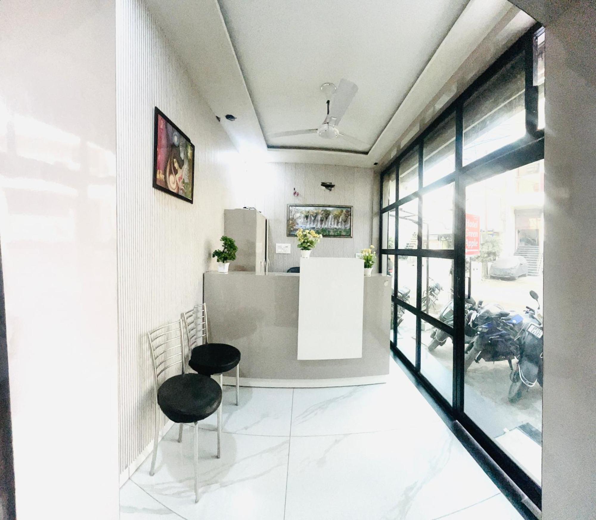 Hotel Green Apple Bareilly Eksteriør bilde