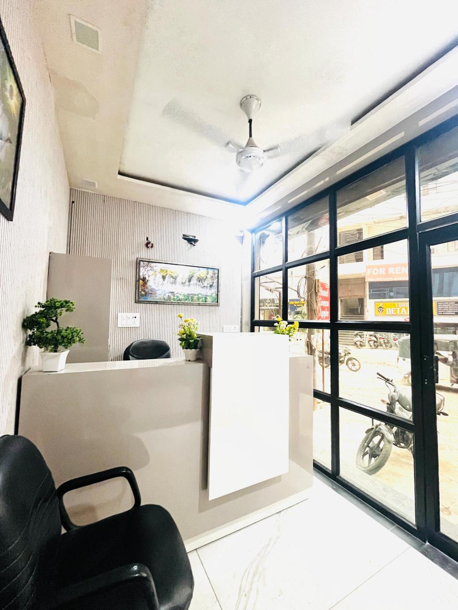 Hotel Green Apple Bareilly Eksteriør bilde